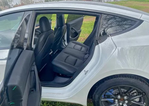 2022 Tesla Model 3 z USA, uszkodzony, nr VIN 5YJ3E1EBXNF250465